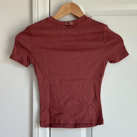 Skims Cotton Rib T-Shirt in Redwood, Size X-Small - Picture 7 of 8